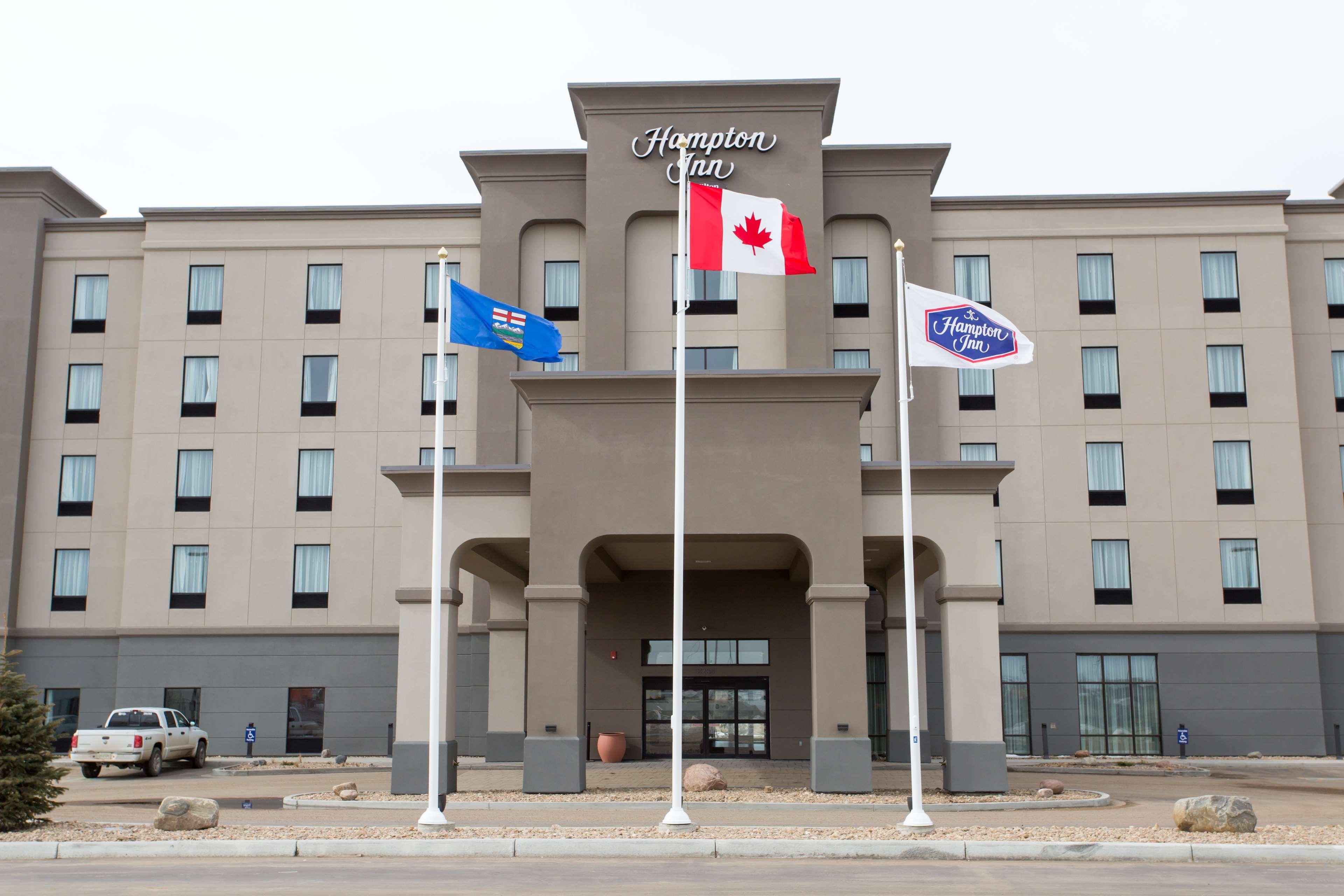 Hampton Inn By Hilton Lloydminster Bagian luar foto