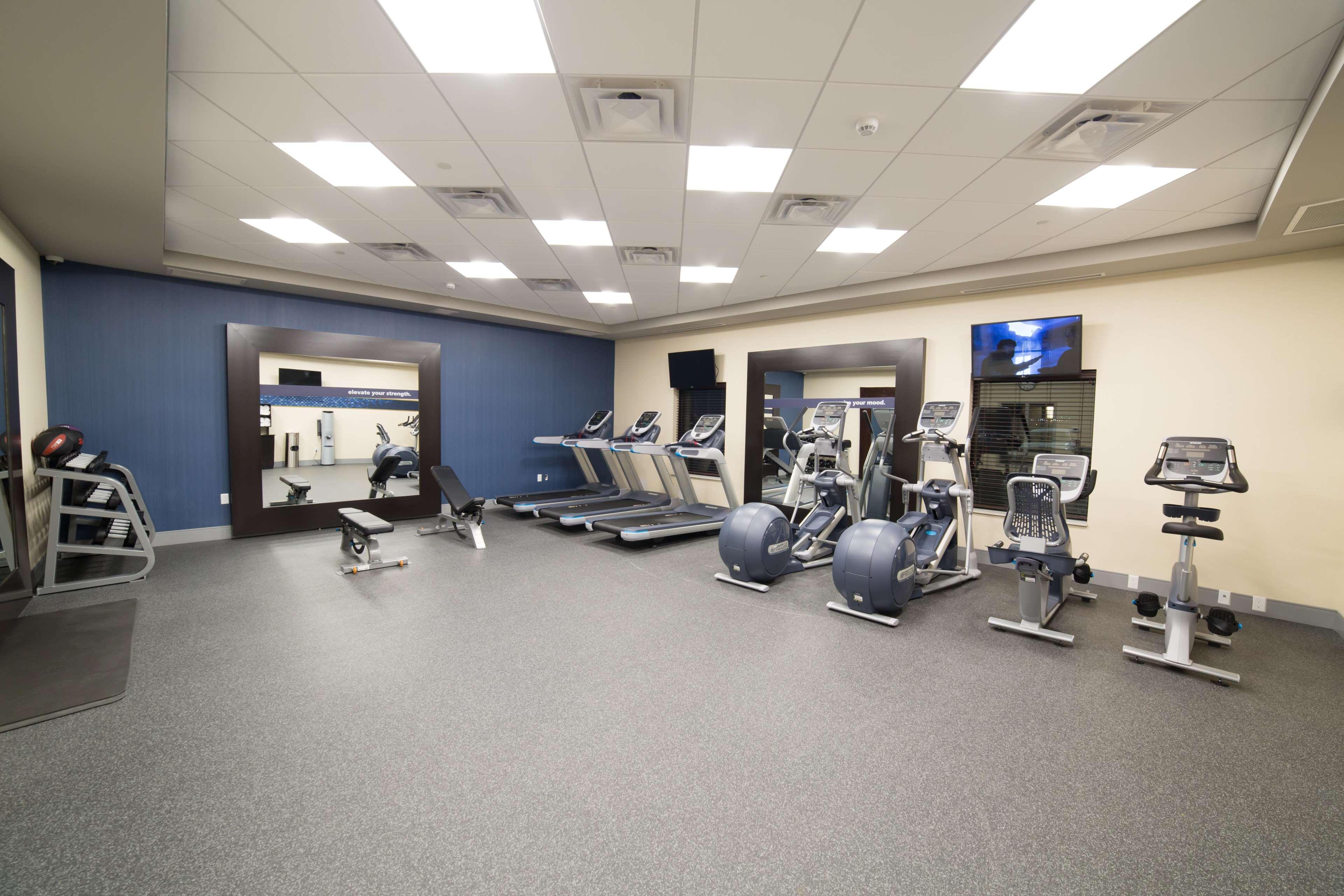 Hampton Inn By Hilton Lloydminster Bagian luar foto
