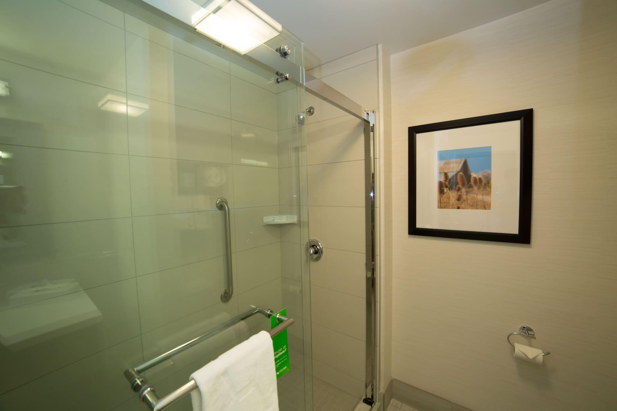 Hampton Inn By Hilton Lloydminster Bagian luar foto