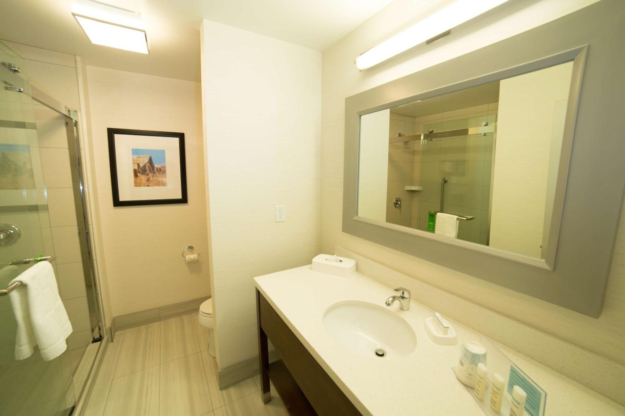 Hampton Inn By Hilton Lloydminster Bagian luar foto
