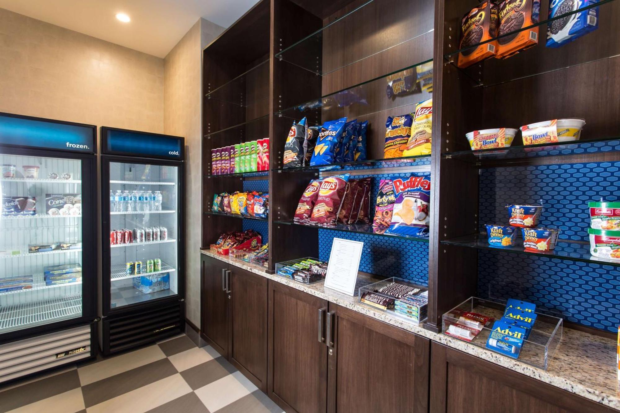 Hampton Inn By Hilton Lloydminster Bagian luar foto